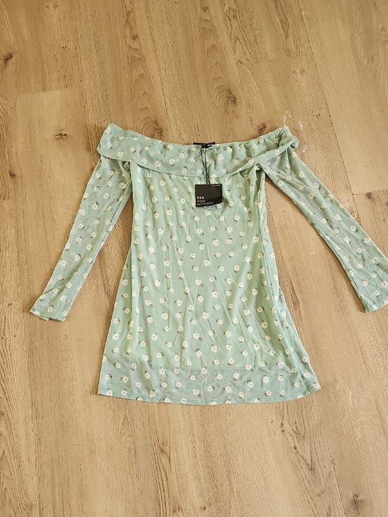 See You Monday Dresses & Skirts - NWT ASee You Monday Green Daisy Print Dress